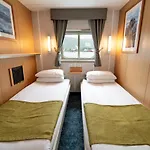 24hrs Northern Lights & Whale Watching Cruise Πλωτό κατάλυμα *