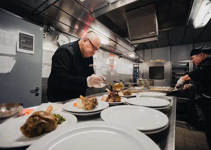 24hrs Northern Lights & Whale Watching Cruise Tromsø