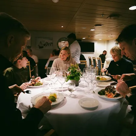 24hrs Northern Lights & Whale Watching Cruise