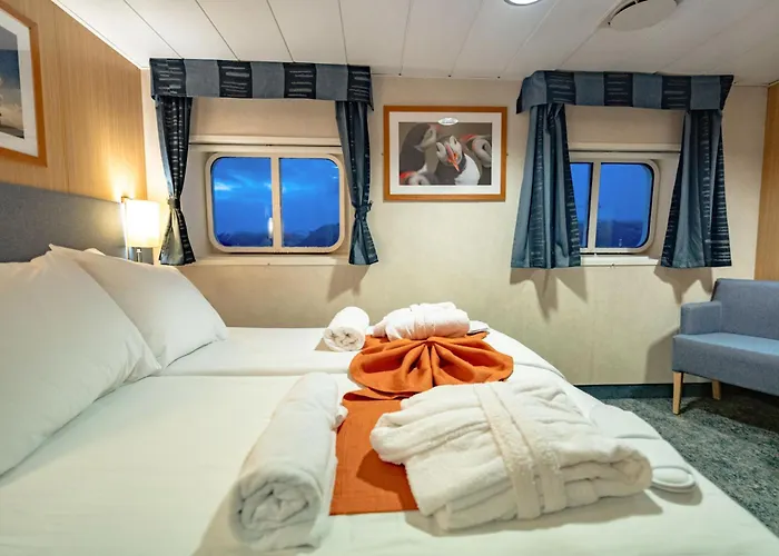 船上ホテル 24hrs Northern Lights & Whale Watching Cruise トロムソ
