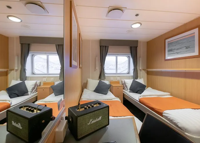 船上ホテル 24hrs Northern Lights & Whale Watching Cruise トロムソ